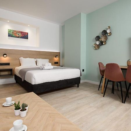 Crossroads Athens By Yha Appartement Buitenkant foto