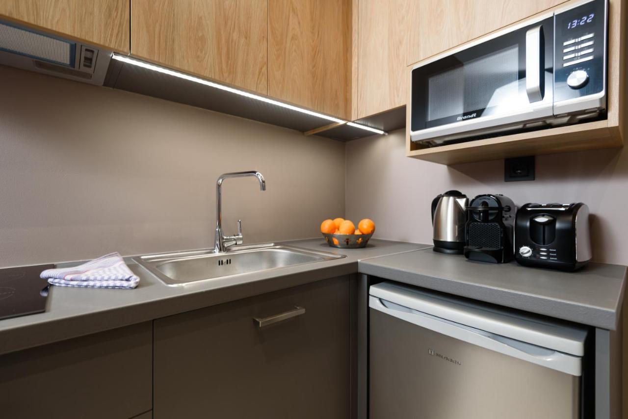 Crossroads Athens By Yha Appartement Buitenkant foto