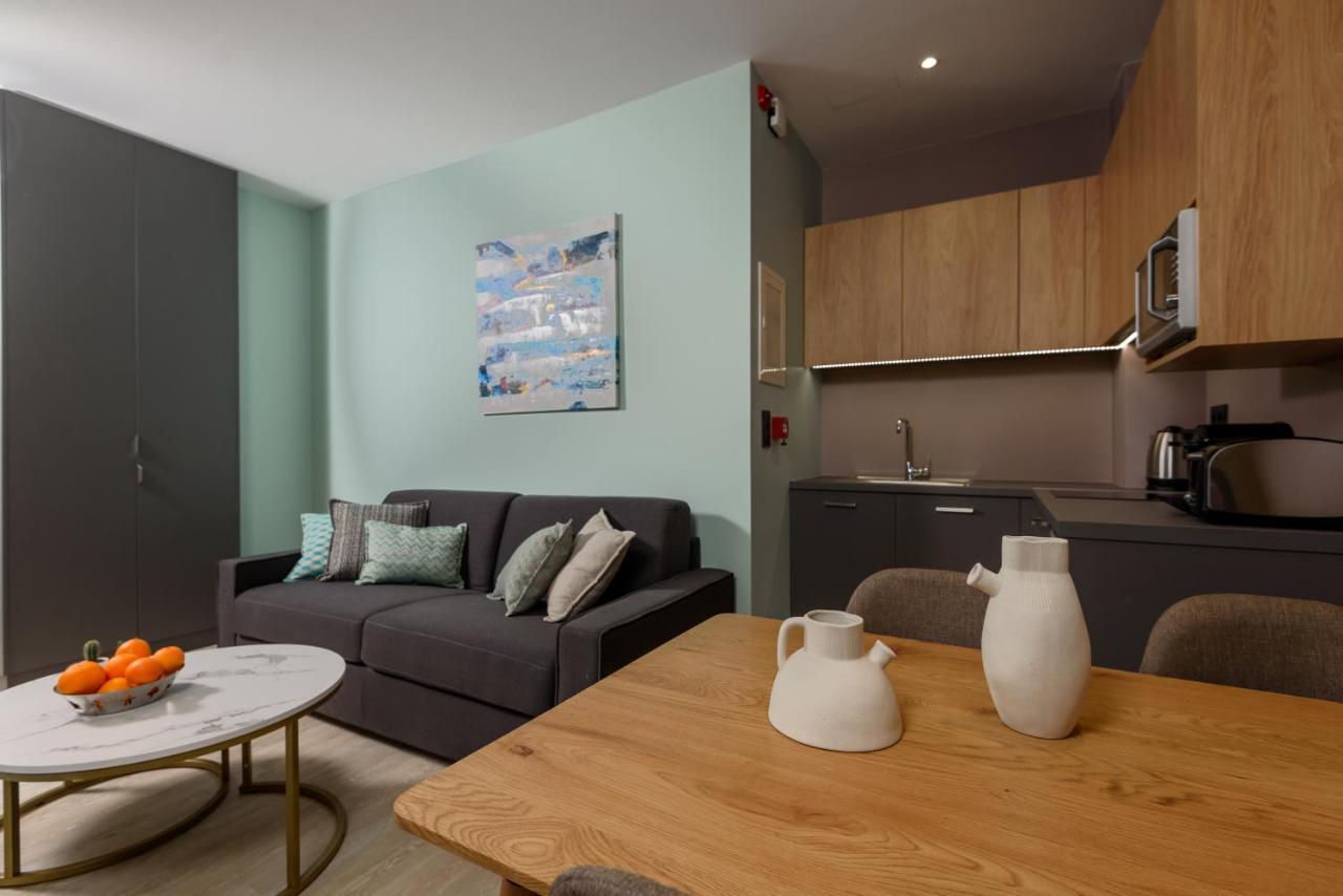 Crossroads Athens By Yha Appartement Buitenkant foto