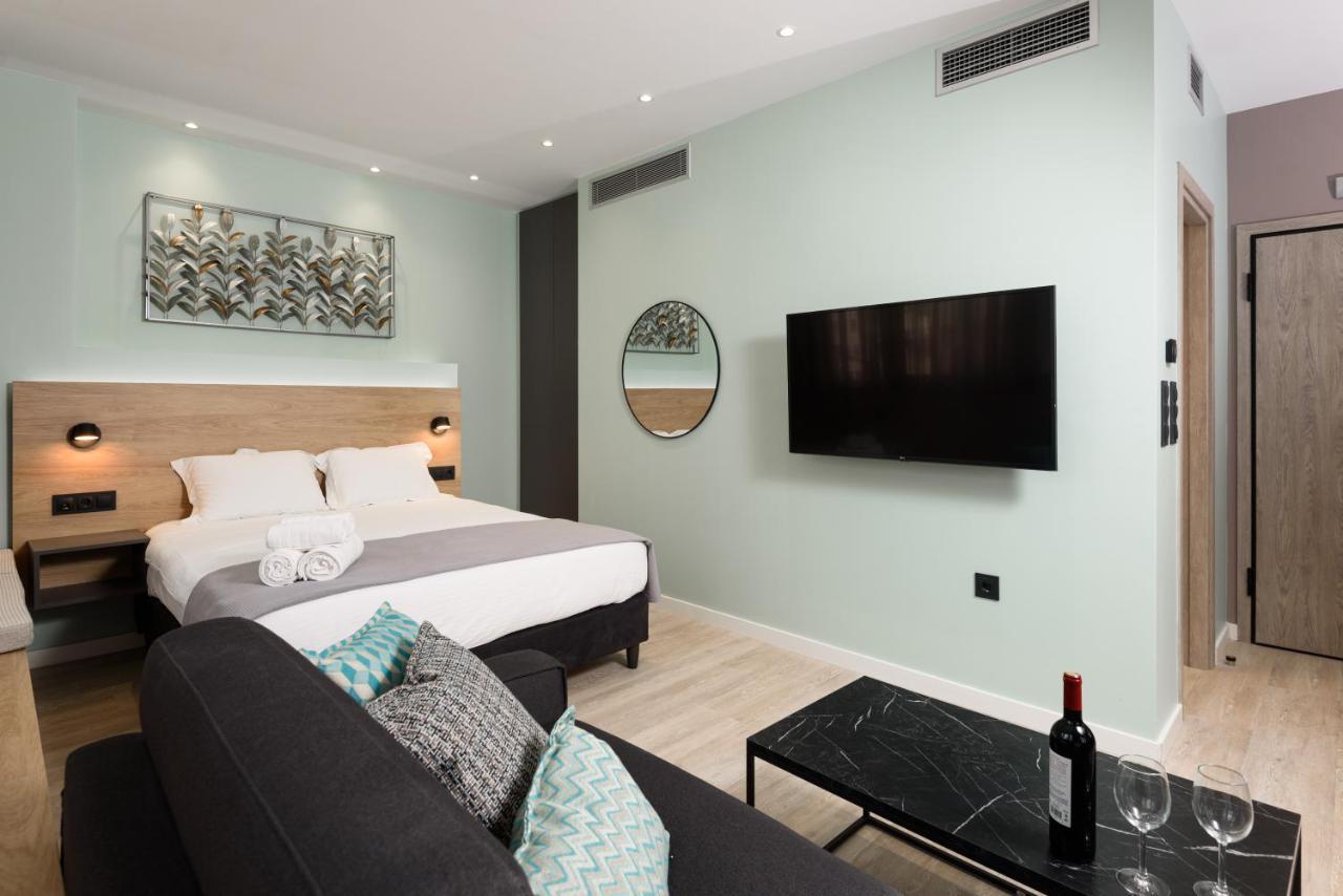 Crossroads Athens By Yha Appartement Buitenkant foto
