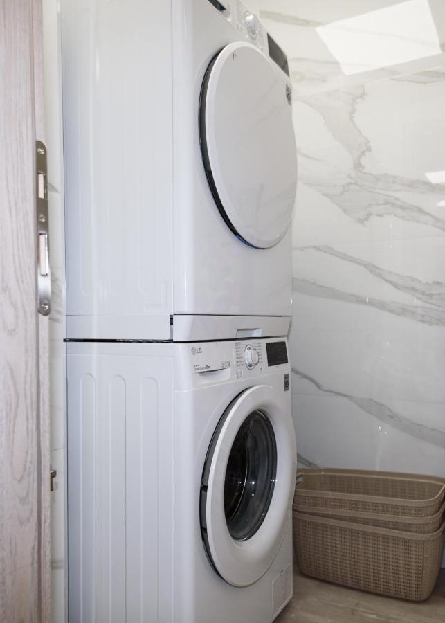 Crossroads Athens By Yha Appartement Buitenkant foto