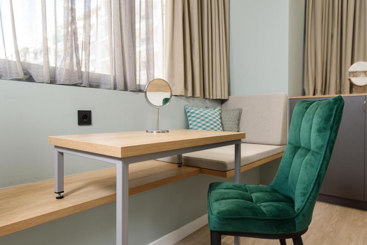 Crossroads Athens By Yha Appartement Buitenkant foto