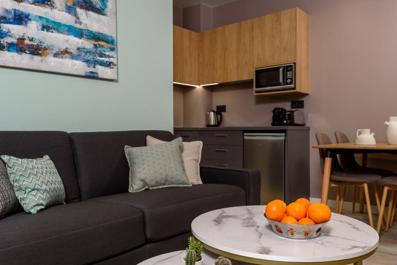 Crossroads Athens By Yha Appartement Buitenkant foto